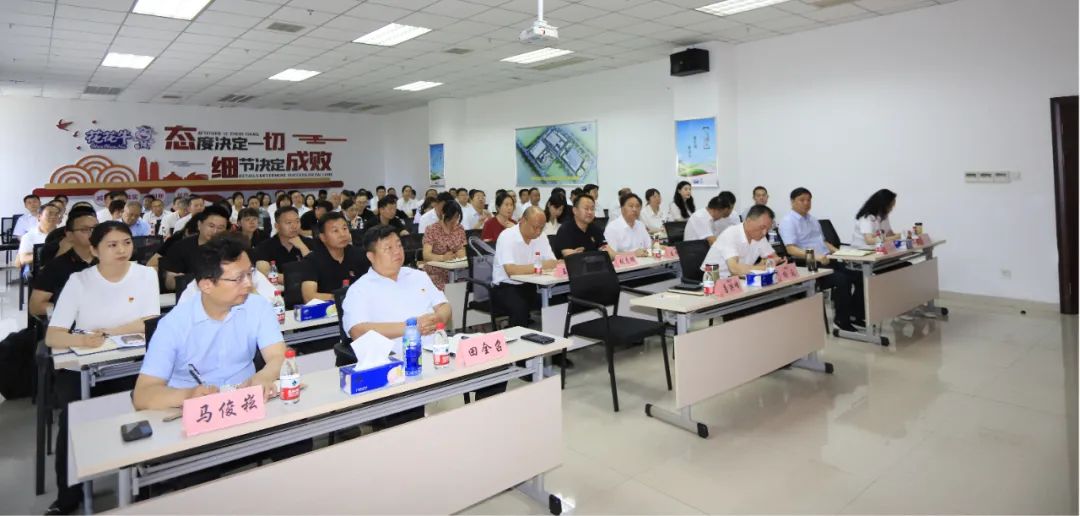 花花牛乳業(yè)集團(tuán)開展“合規(guī)體系構(gòu)建框架”專題培訓(xùn) 花花牛乳業(yè)集團(tuán)開展“合規(guī)體系構(gòu)建框架”專題培訓(xùn)