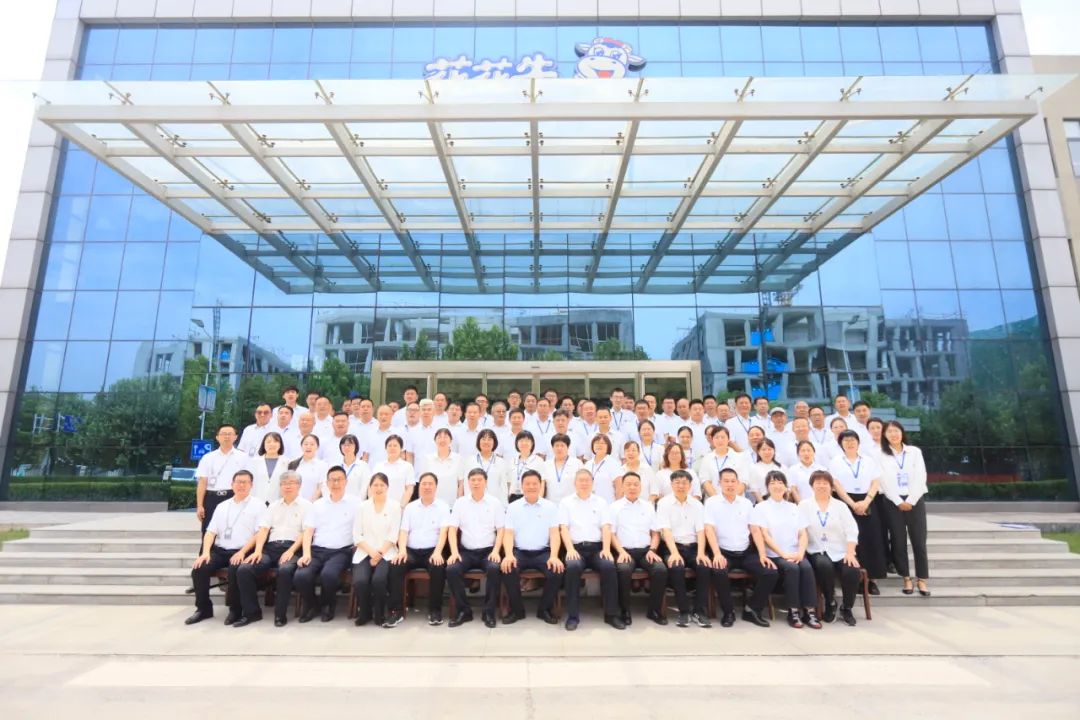 中國共產(chǎn)黨河南花花牛乳業(yè)集團(tuán)股份有限公司第二屆委員會第二次黨員大會勝利召開 中國共產(chǎn)黨河南花花牛乳業(yè)集團(tuán)股份有限公司第二屆委員會第二次黨員大會勝利召開