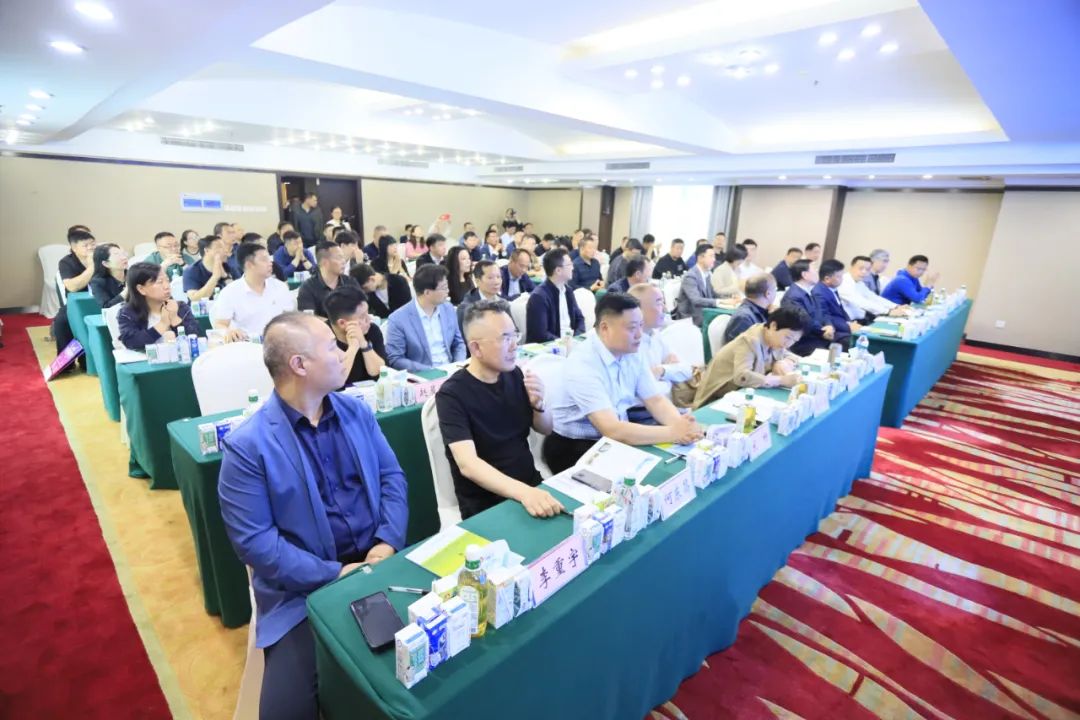 河南省2024國(guó)家“學(xué)生飲用奶計(jì)劃”推廣工作推進(jìn)會(huì)在鄭州成功舉辦！