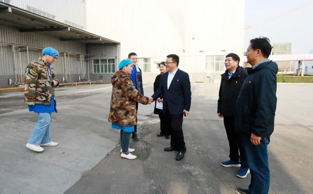 新春慰問送關(guān)懷——集團(tuán)黨委書記、董事長慰問春節(jié)期間堅(jiān)守崗位的一線職工