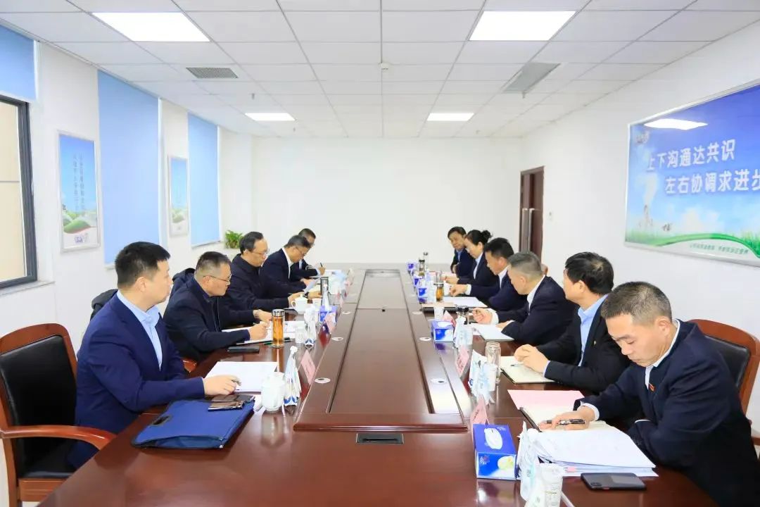 省政府國資委黨委書記、主任李濤一行到花花牛乳業(yè)集團(tuán)調(diào)研