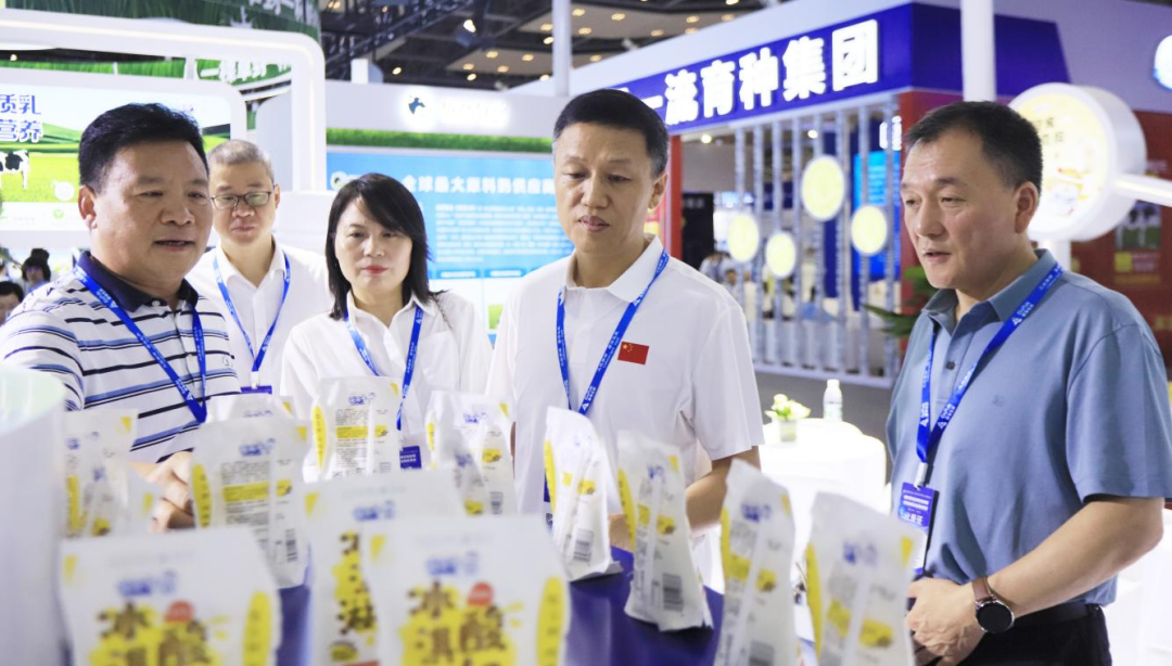 啟航新征程 點亮新賽道丨花花牛乳業(yè)集團參加第十四屆中國奶業(yè)大會暨D20峰會，榮獲“中國乳制品生產企業(yè)現(xiàn)代化等級5A級”評定殊榮