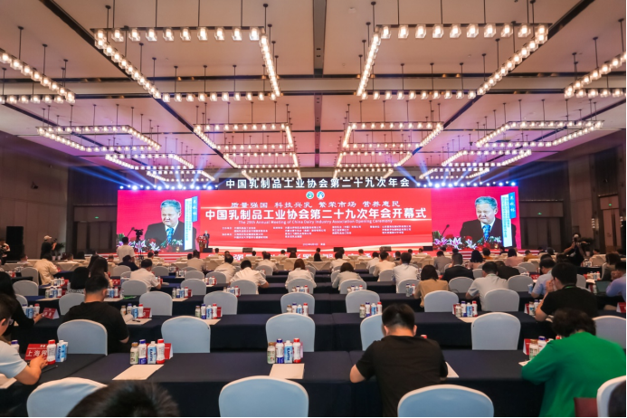 參觀拓思路 交流促發(fā)展 | 集團(tuán)領(lǐng)導(dǎo)參加中乳協(xié)第二十九次年會(huì)暨中國(國際)乳業(yè)技術(shù)博覽會(huì)并到江西陽光乳業(yè)參觀座談 參觀拓思路 交流促發(fā)展 | 集團(tuán)領(lǐng)導(dǎo)參加中乳協(xié)第二十九次年會(huì)暨中國(國際)乳業(yè)技術(shù)博覽會(huì)并到江西陽光乳業(yè)參觀座談