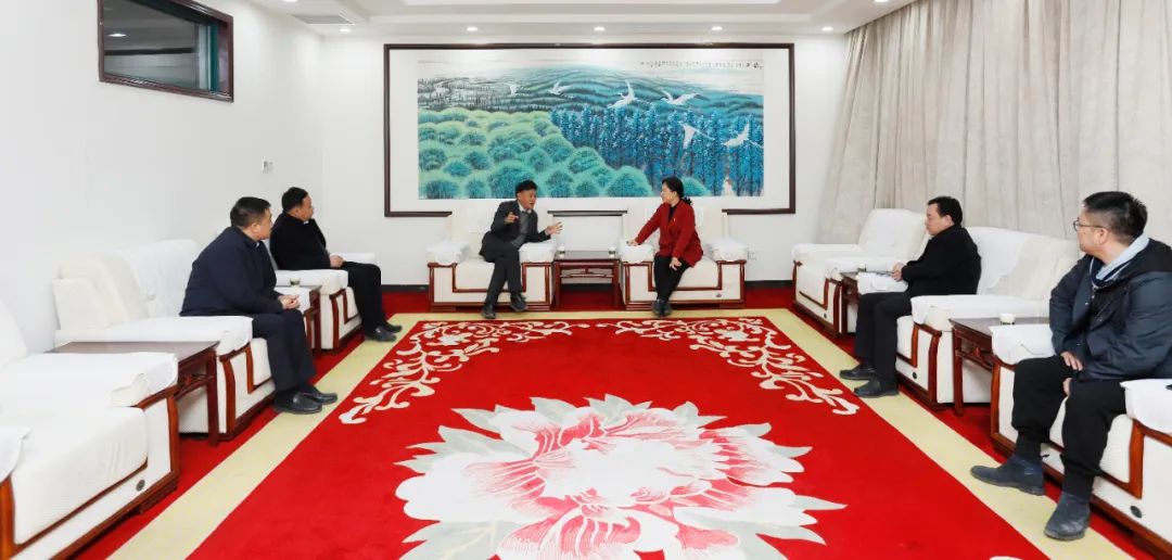 發(fā)揮產(chǎn)業(yè)優(yōu)勢 助力鄉(xiāng)村振興 | 民權(quán)縣委副書記、縣長王靜嫻會見關(guān)曉彥董事長一行