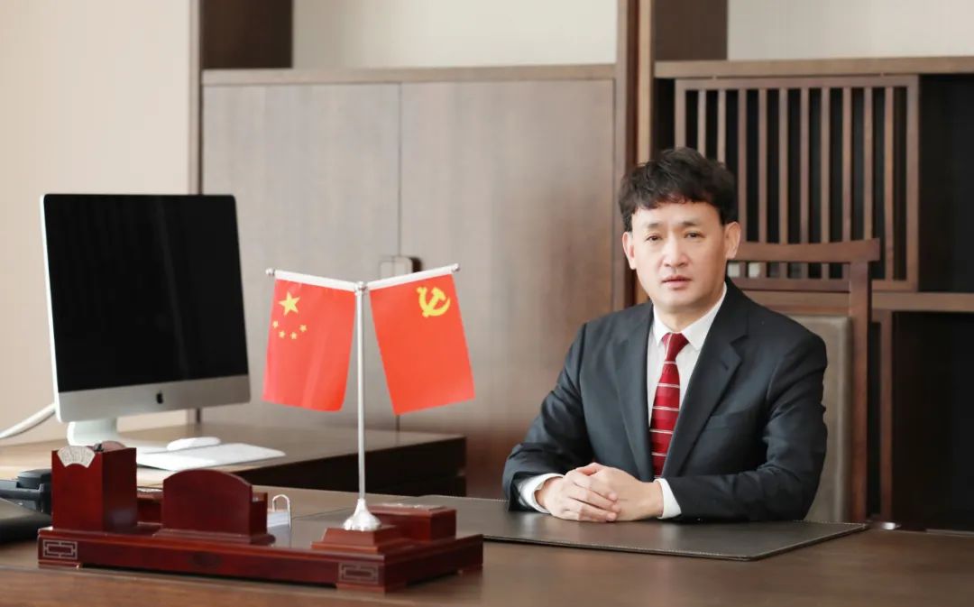 雙雙獲獎 喜事連連｜ 花花牛乳業(yè)集團榮獲“河南省知名品牌”獎，董事長關(guān)曉彥榮膺“2022年度品牌人物”