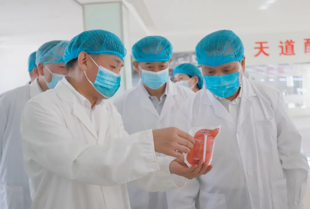 快訊丨河南省人民政府副省長武國定蒞臨花花牛乳業(yè)集團瑞亞牧業(yè)調(diào)研奶源基地建設(shè)情況