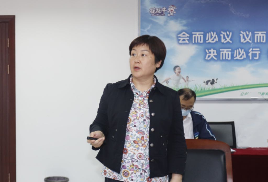 繼往開來 · 再創(chuàng)輝煌 | 花花牛乳業(yè)集團召開9月營銷、養(yǎng)殖及飼料月度經(jīng)營工作會議