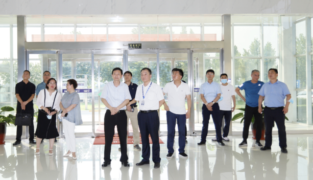 快訊|鄭州市二七區(qū)委副書記、區(qū)長虎榮鑫蒞臨河南花花牛乳業(yè)集團調研