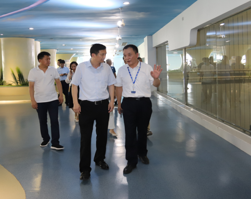 快訊|鄭州市二七區(qū)委副書記、區(qū)長虎榮鑫蒞臨河南花花牛乳業(yè)集團調研