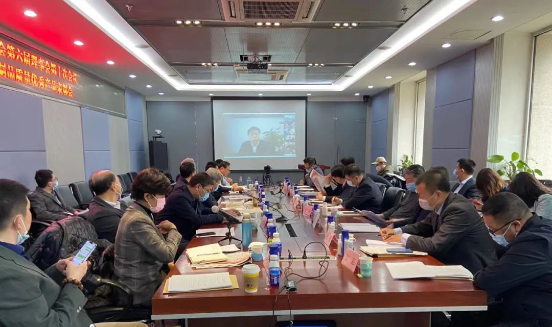 榮膺乳業(yè)三大金獎，花花牛以產(chǎn)業(yè)融合發(fā)展推進奶業(yè)高質(zhì)量發(fā)展