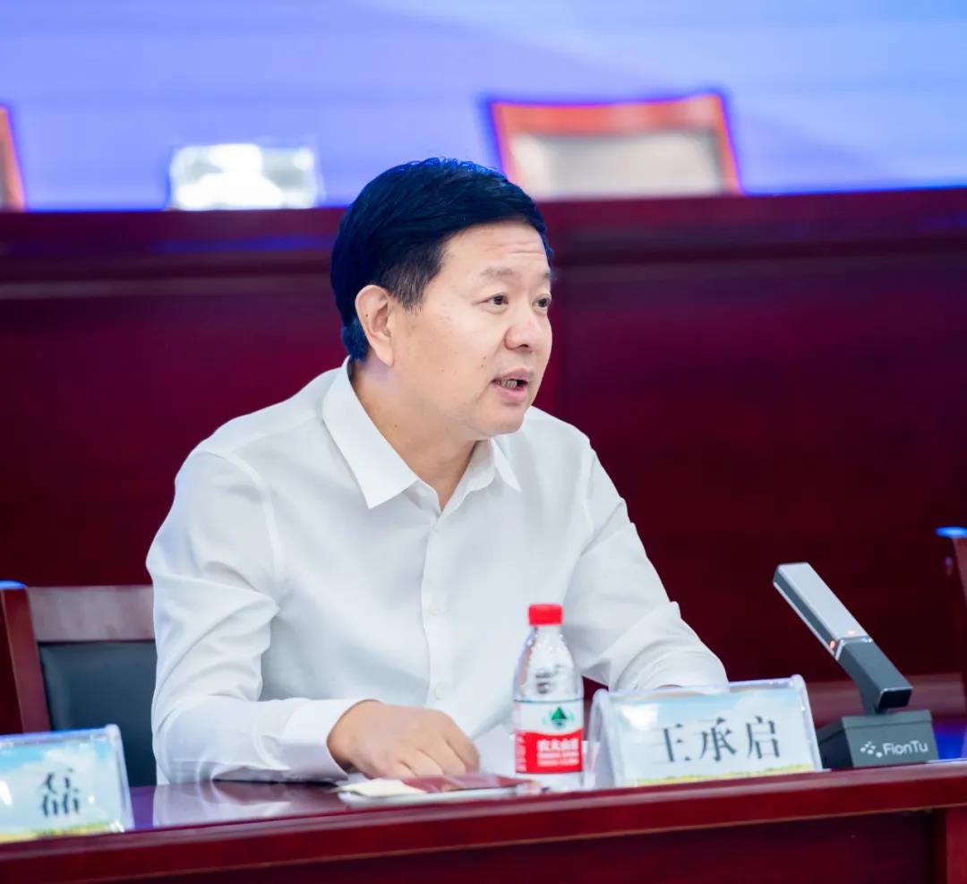 花花牛| 蘭考縣人民政府與蒙牛、花花牛達(dá)成戰(zhàn)略合作 助力河南奶業(yè)高質(zhì)量發(fā)展