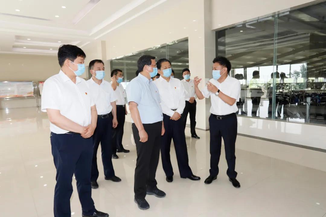 快訊 | 河南省委常委、省紀(jì)委書記、省監(jiān)委主任任正曉蒞臨花花牛乳業(yè)集團(tuán)新蔡瑞亞牧場(chǎng)調(diào)研