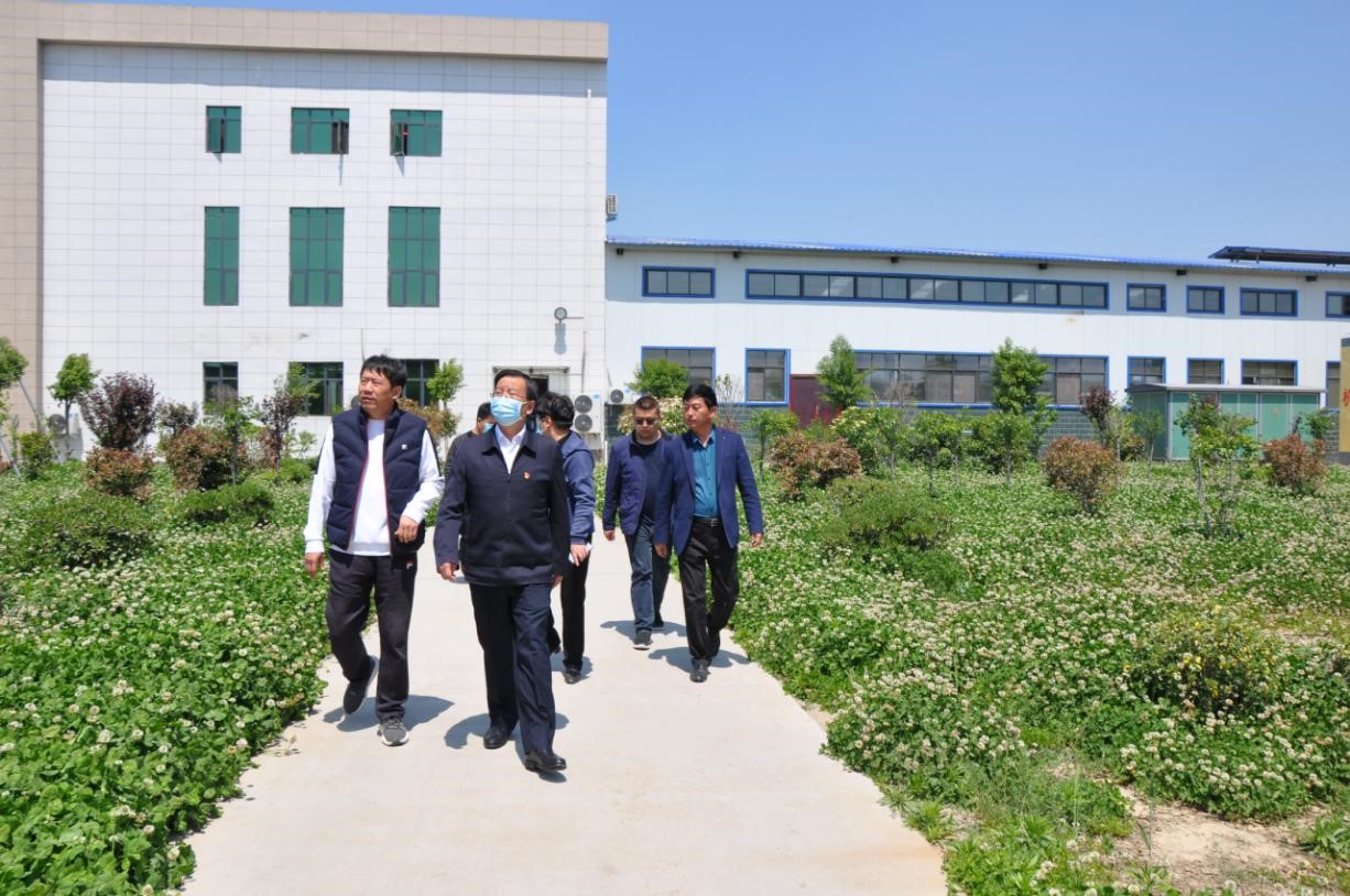 商丘市委常委、宣傳部部長王全周一行蒞臨睢縣瑞亞牧業(yè)有限公司調研