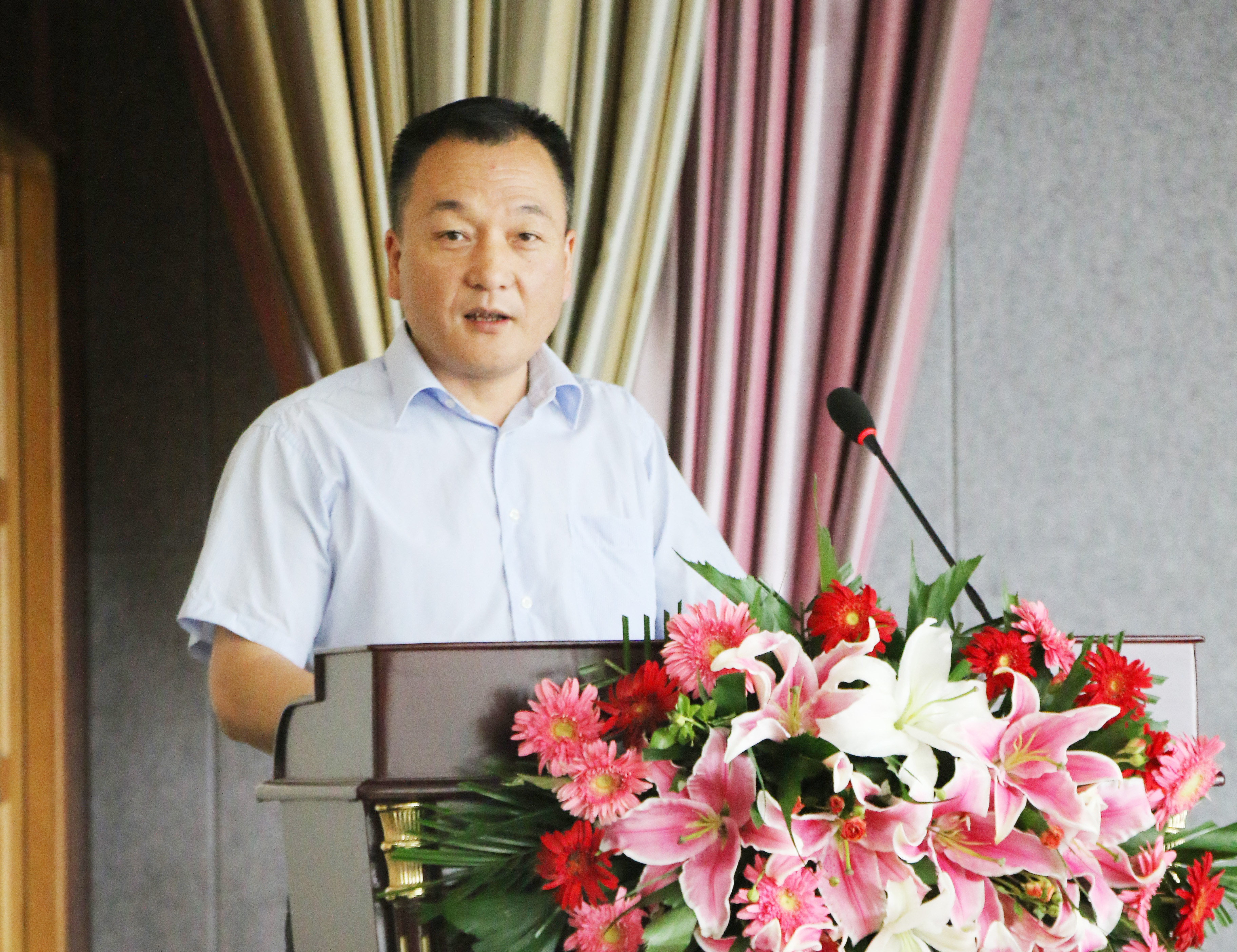 揚帆再起航 | 花花牛乳業(yè)集團養(yǎng)殖、飼料事業(yè)部2019上半年總結(jié)表彰暨下半年工作部署大會隆重召開