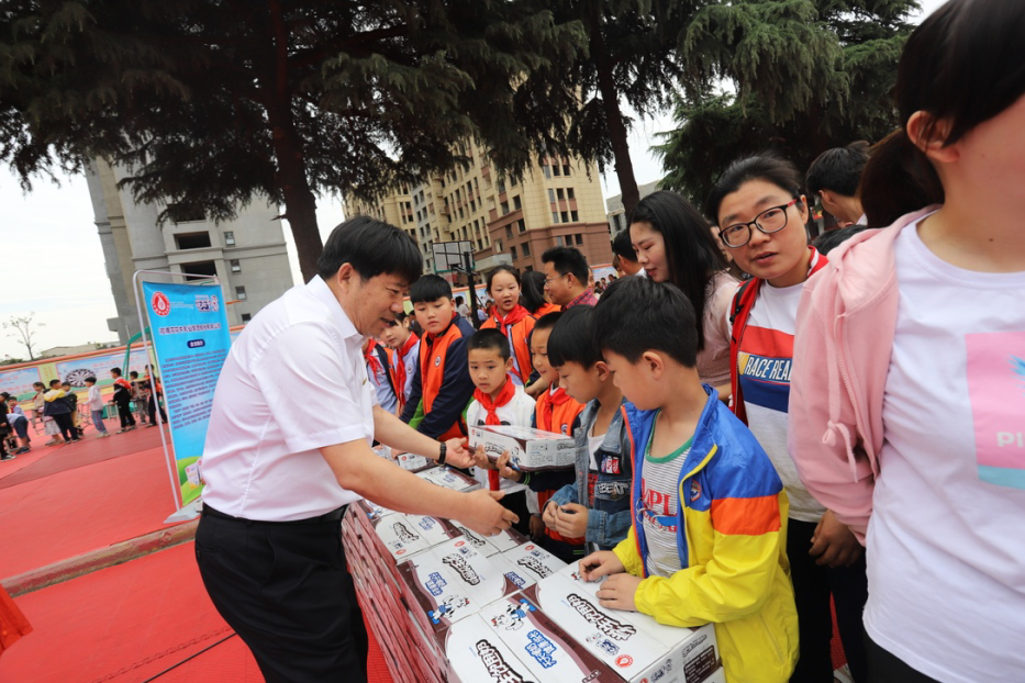 花花牛|六一關愛兒童，讓愛灑滿人間