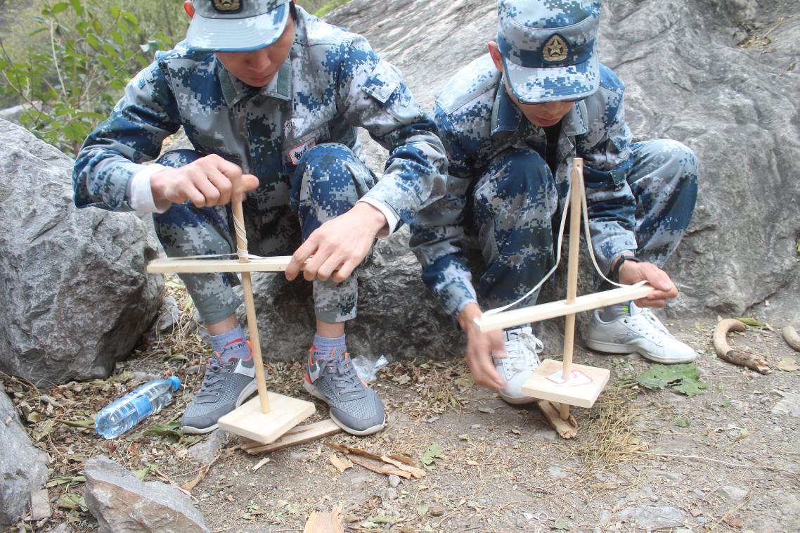 組織開展戶外拓展訓(xùn)練活動(dòng) 組織開展戶外拓展訓(xùn)練活動(dòng)