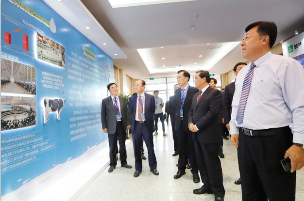 花花牛亮相中國(guó)奶業(yè)20強(qiáng)呼倫貝爾峰會(huì)，共話中國(guó)奶業(yè)振興！