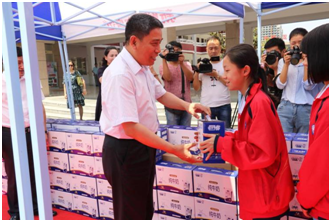 “健康中原，牛奶伴您行——花花牛乳業(yè)集團2018中國小康牛奶行動” 公益助學啟動儀式隆重舉行