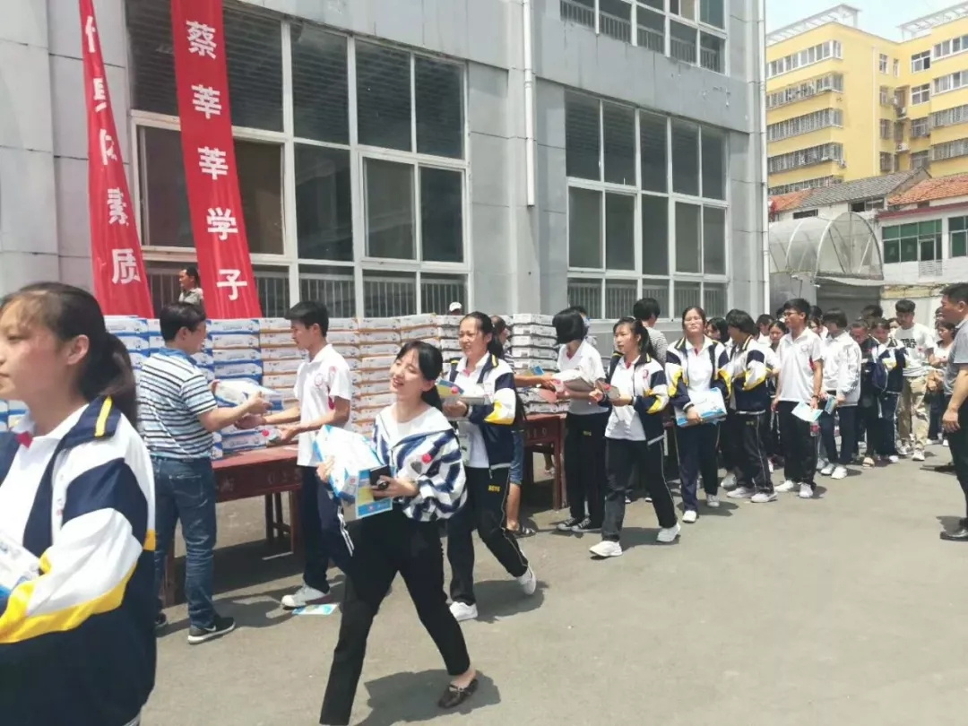 花花牛|捐助教育100萬元！做公益，我們是認真的！