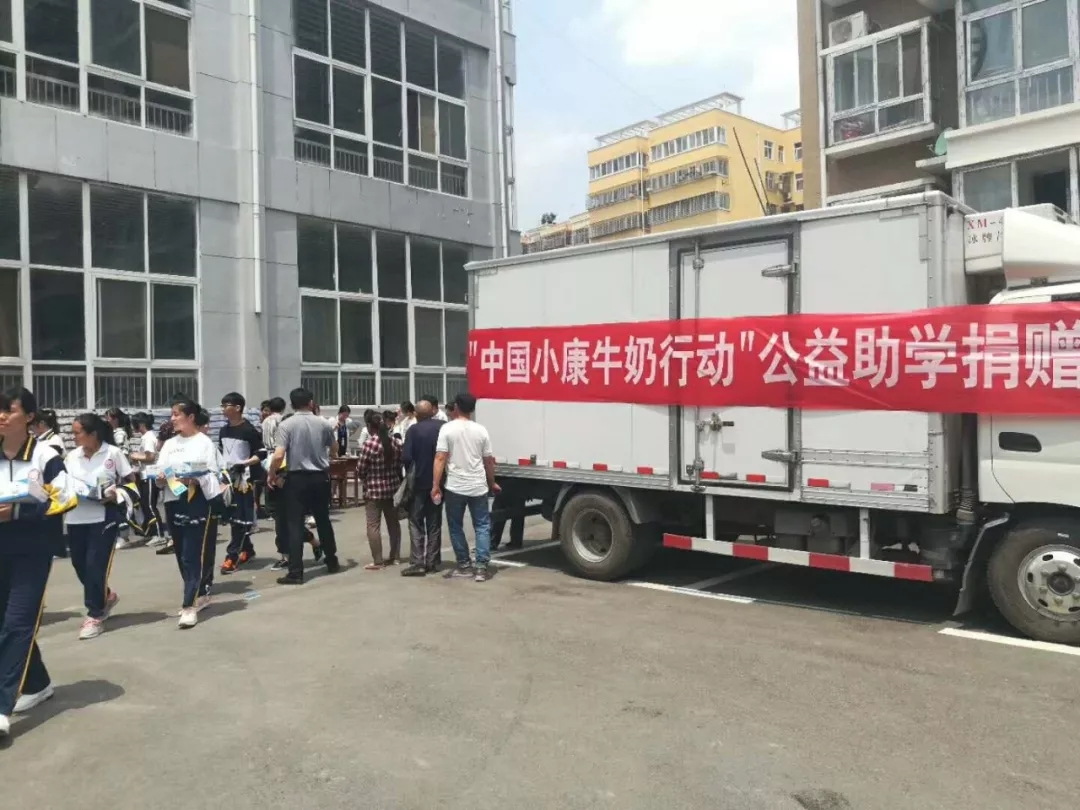 花花牛|捐助教育100萬元！做公益，我們是認真的！