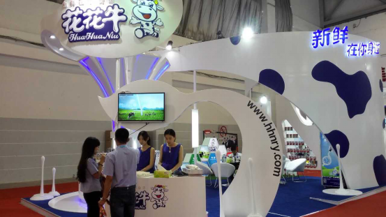 花花牛牛氣沖天！農(nóng)業(yè)部長品嘗“領(lǐng)暢”點贊，又獲國際奶業(yè)平臺青睞