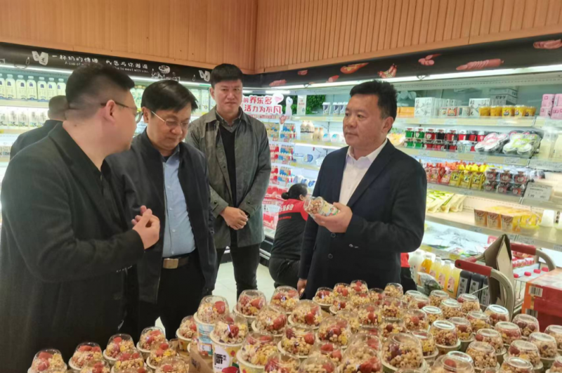 走訪調(diào)研拓市場(chǎng) 凝心聚力謀發(fā)展--花花牛乳業(yè)集團(tuán)黨委書記、董事長(zhǎng)唐洪峰一行走訪銷售終端