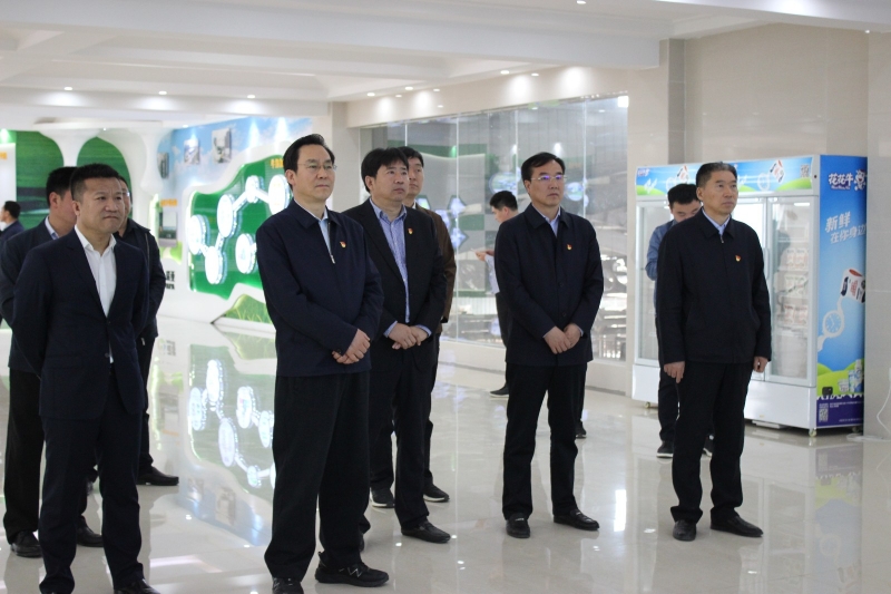河南省委常委、組織部部長孔昌生 蒞臨河南花花牛集團魯山瑞亞牧業(yè)有限公司調(diào)研