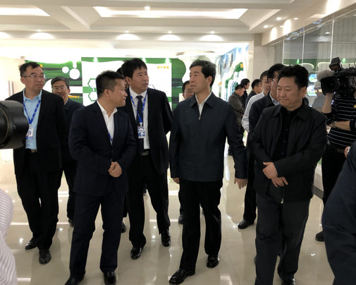 河南省委副書記、省長陳潤兒一行蒞臨 花花牛集團魯山瑞亞牧業(yè)有限公司視察調研