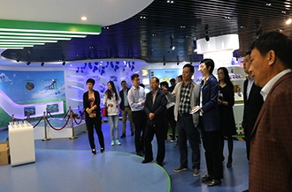 鄭州市二七區(qū)區(qū)委、統(tǒng)戰(zhàn)部部長王玉紅蒞臨花花牛生物科技有限公司參觀指導(dǎo)