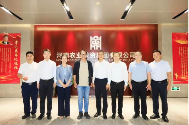 東方甄選俞敏洪先生到訪河南農(nóng)投集團(tuán)，品嘗花花牛產(chǎn)品并給予高度評(píng)價(jià)